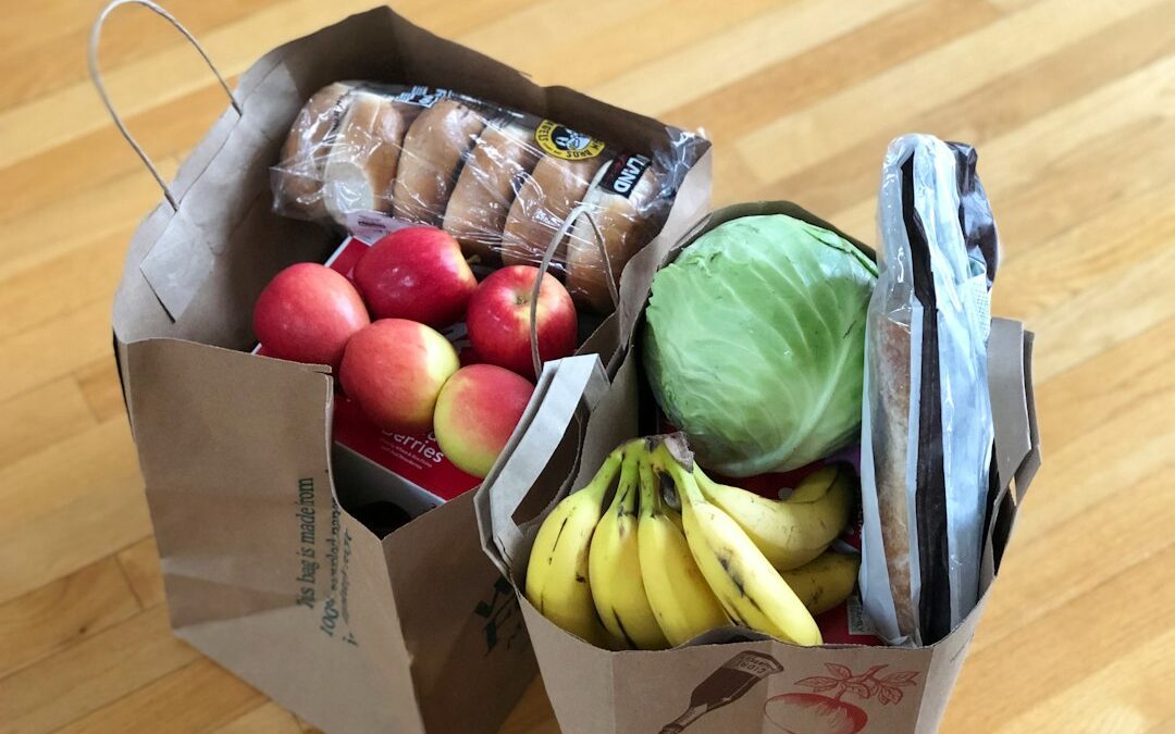 Хранителни продукти в хартиени торби