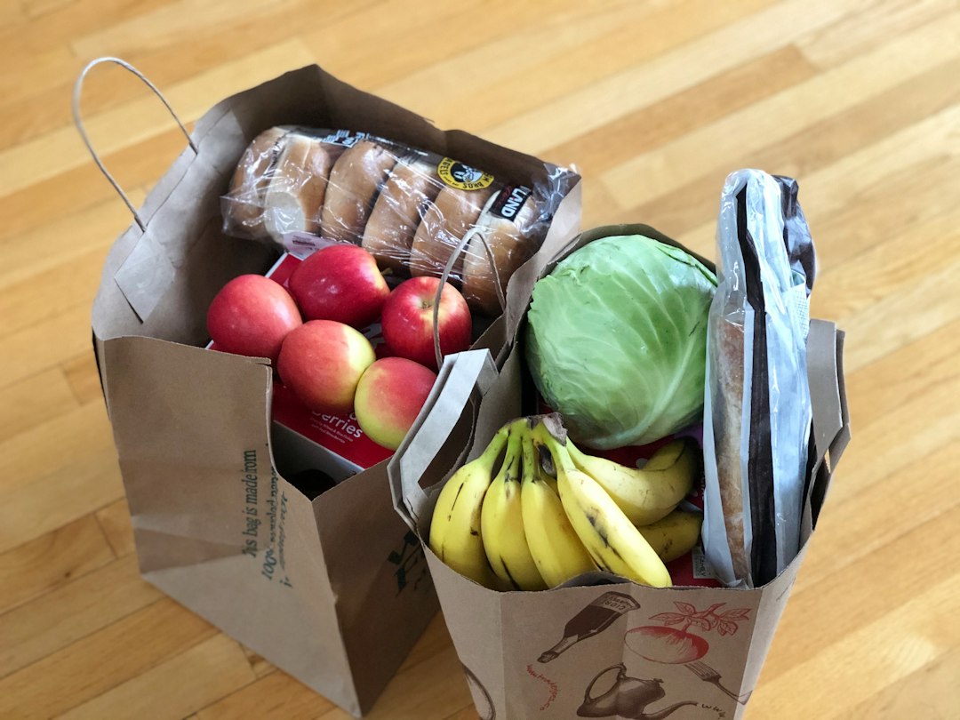 Хранителни продукти в хартиени торби